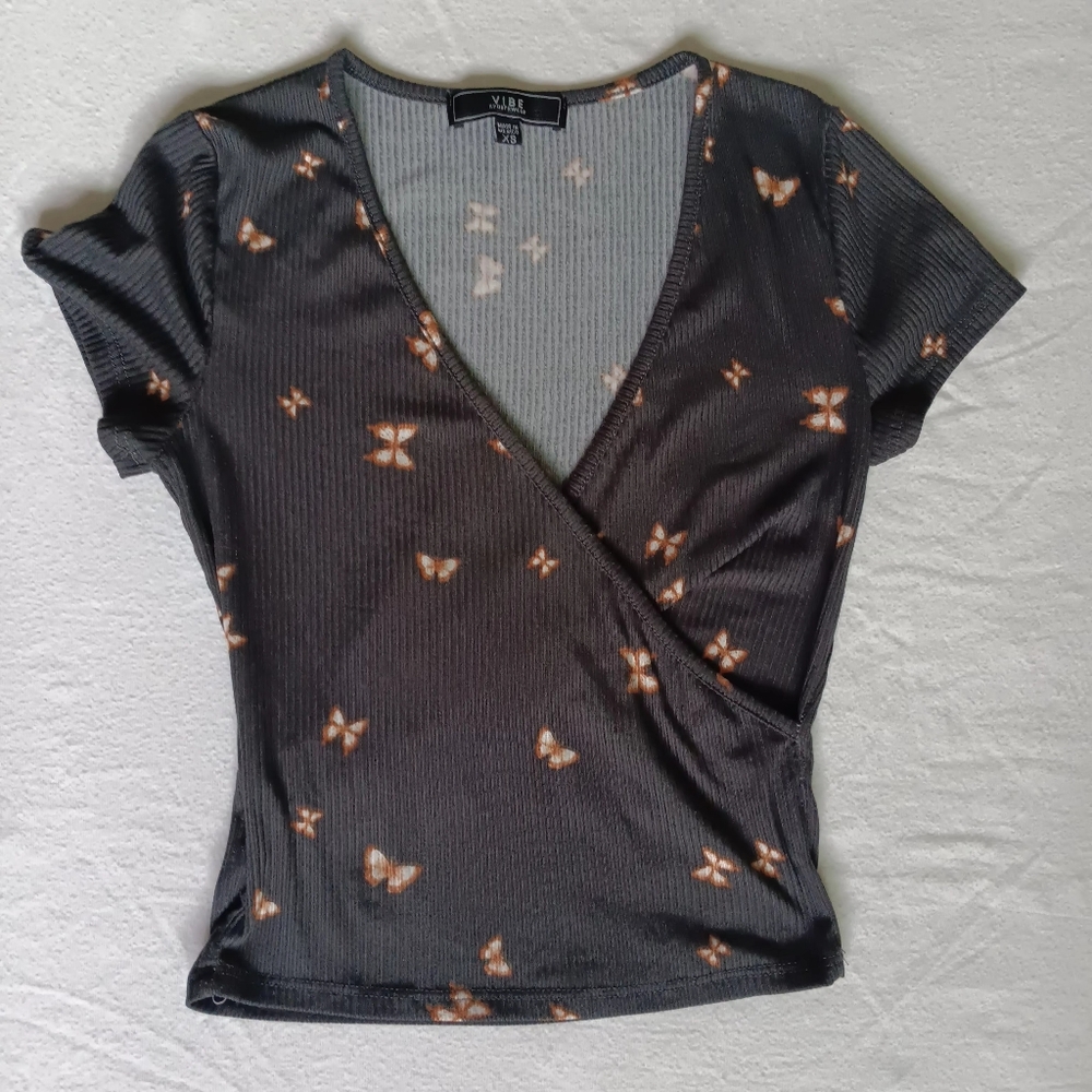 Vibe Y2K Style Gray and Brown V Neck Crop Top with Butterfly Print Sz XS